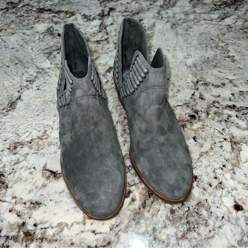 Vince Camuto Gray Stone Suede Pevista Slit Lace Ankle Heeled Bootie Size 5.5
